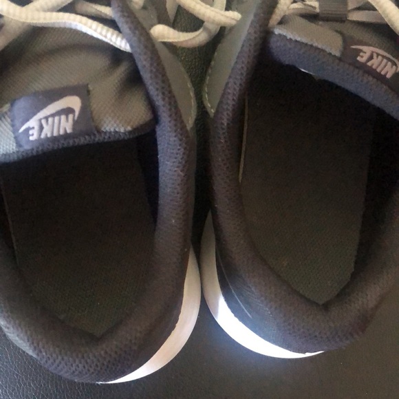 Like new Nike running shoes - Picture 3 of 4